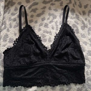 OLD NAVY LACE BLACK BRALETTE NWOT- Size M